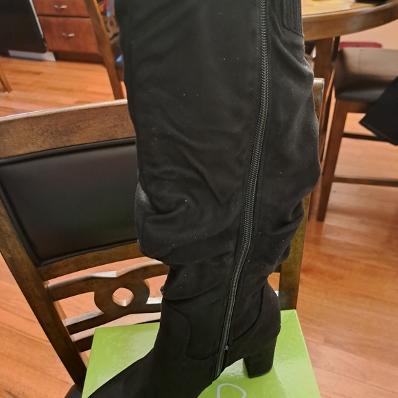 Boots - Picture 4 of 7